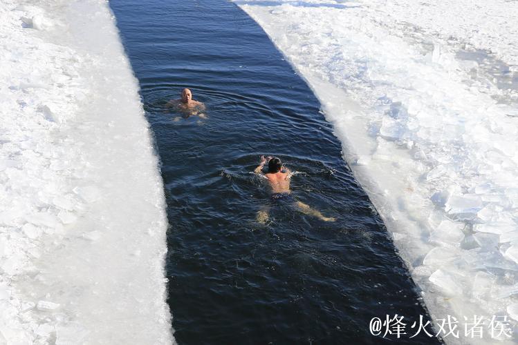 寒冬抚顺,泳者畅游狂欢 寒冬抚顺,泳者畅游狂欢